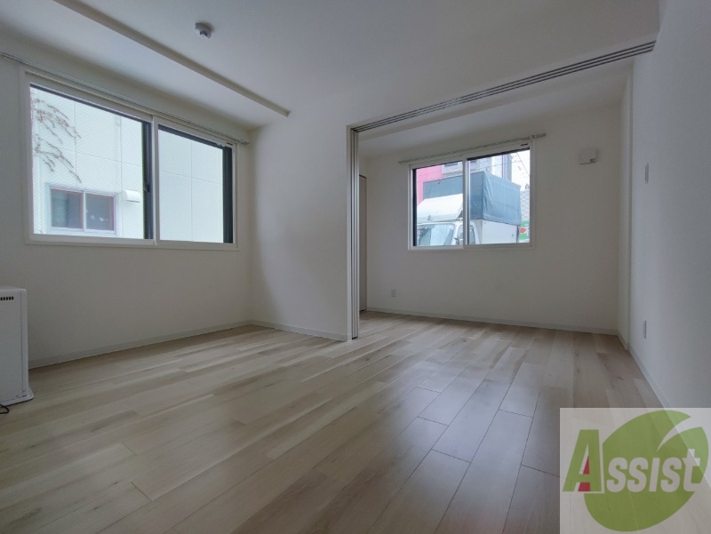 居室・リビング　広々としたリビングですね。使い勝手がよさそうですね！