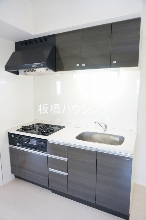 キッチン　ガス３口システムキッチン