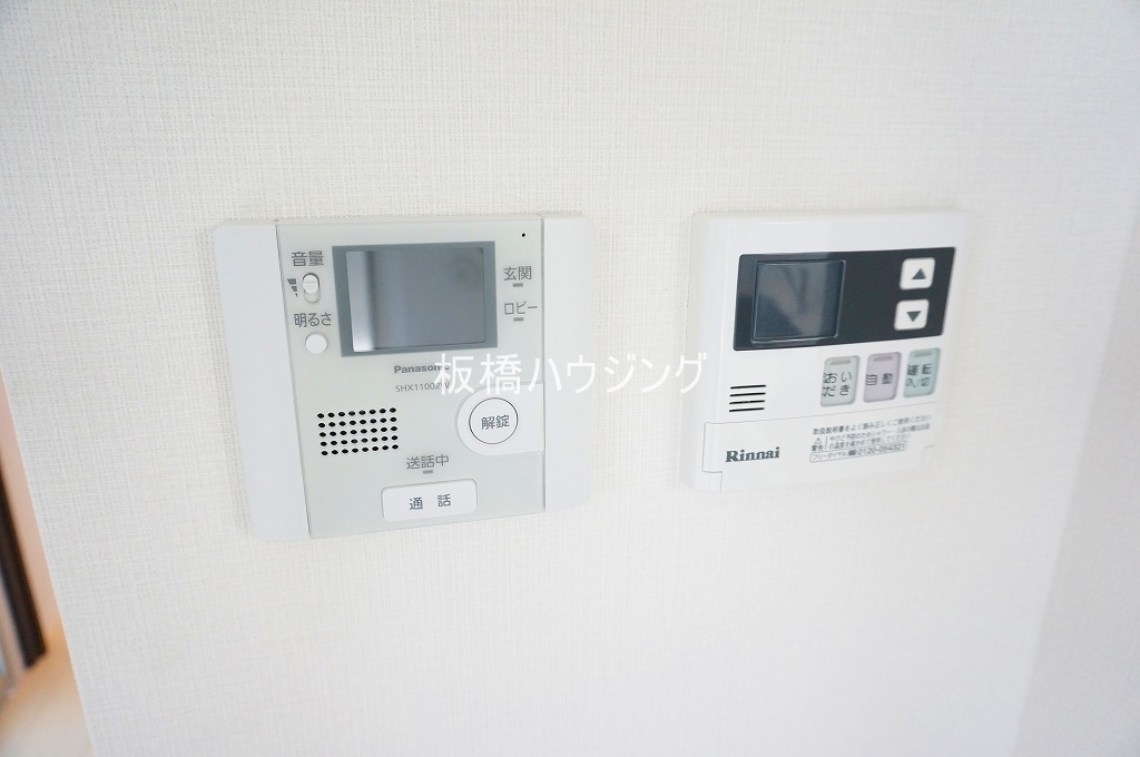 セキュリティ　モニター付オートロックと給湯リモコン