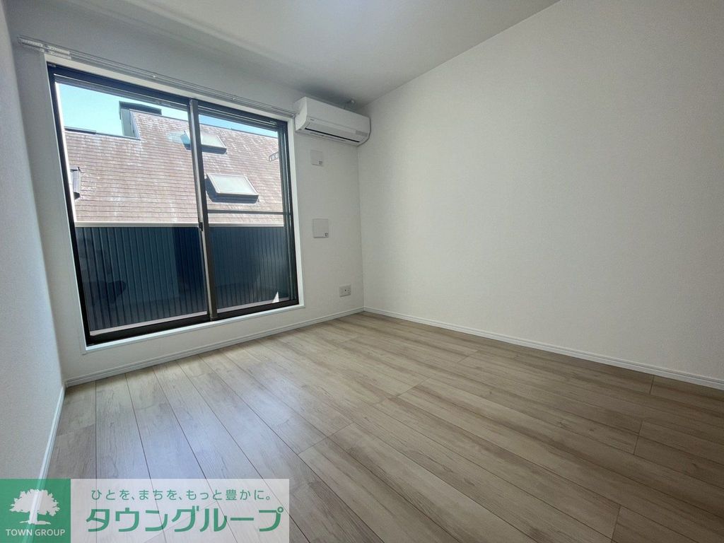 居室・リビング　同物件、別部屋写真となります。