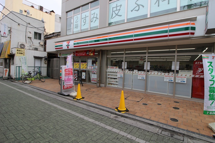コンビニ　セブンイレブン（コンビニ）まで260m