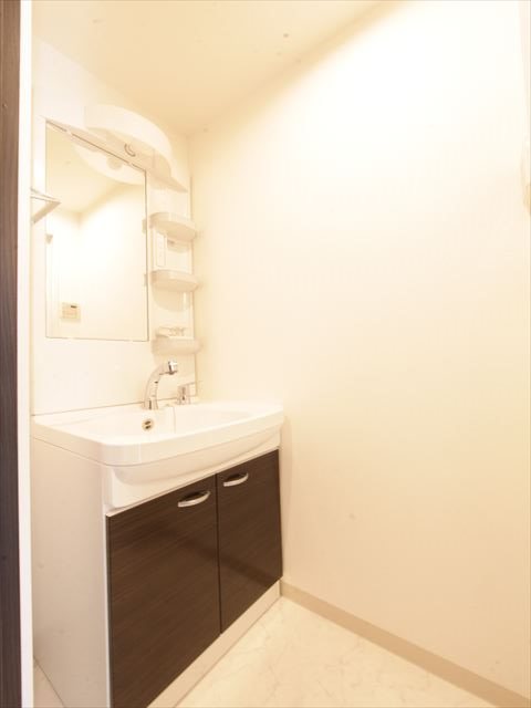 洗面設備　脱衣所　独立洗面台（シャンプードレッサー付き）