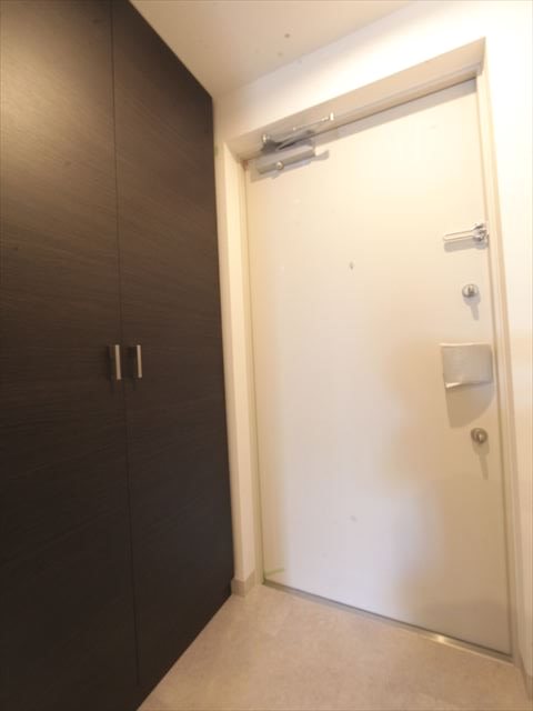 玄関　玄関（シューズボックス完備）