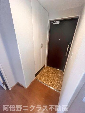 玄関　内装は別部屋の参考写真です。