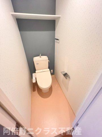 トイレ　内装は別部屋の参考写真です。
