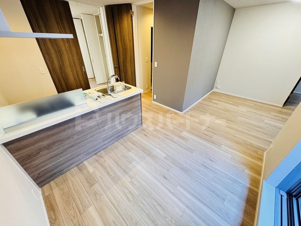 居室・リビング　玄関