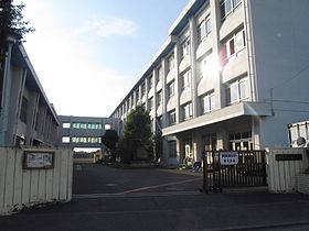 中学校　藤沢市立善行中学校（中学校）まで577m