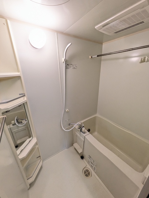 バス・シャワールーム　浴室乾燥付き♪