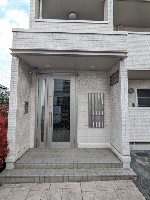 エントランス　オートロック付きエントランス