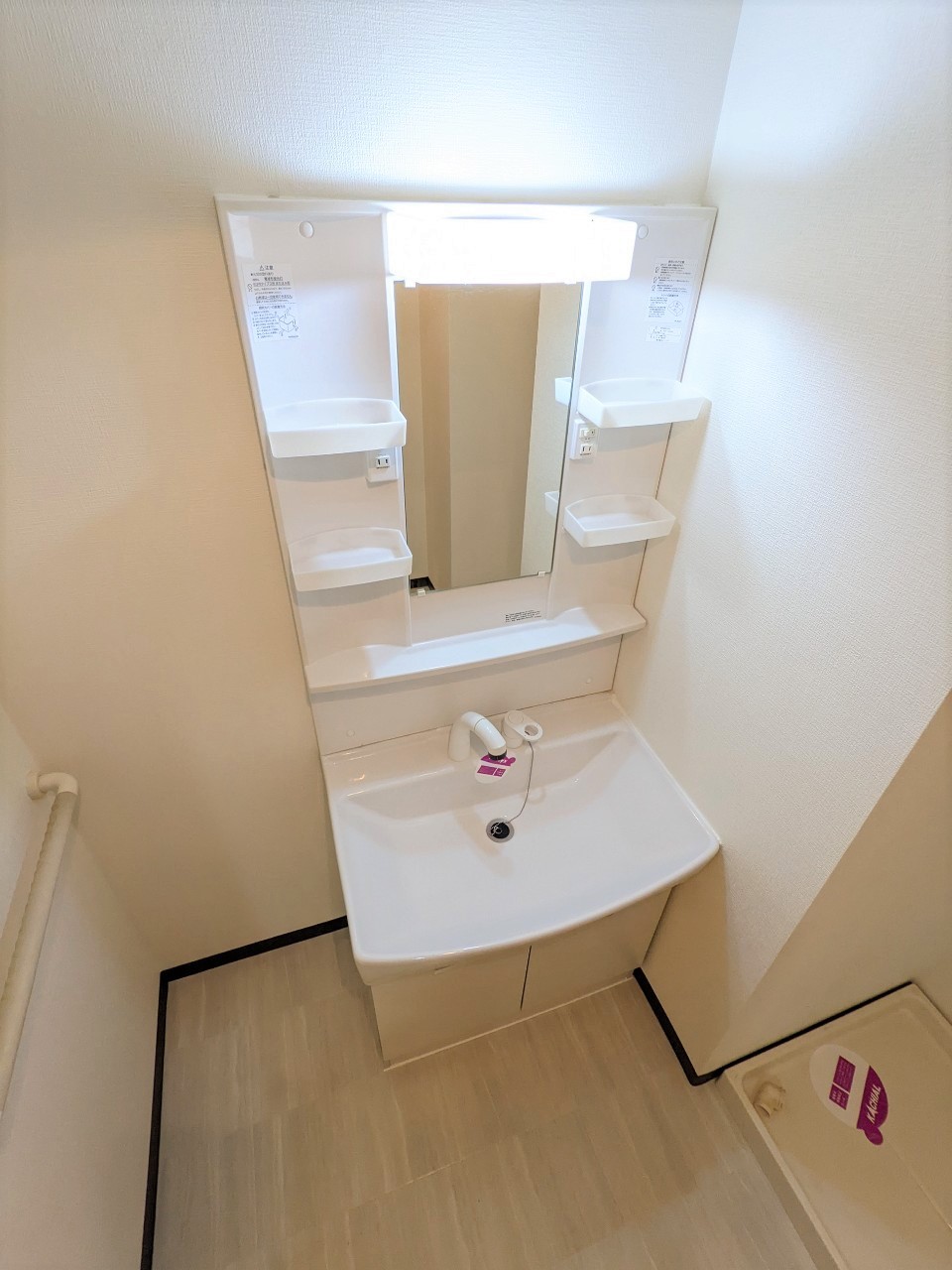 洗面設備　※同物件、別部屋の写真です。