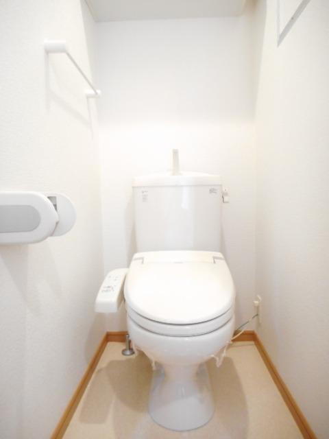 トイレ　温水洗浄便座つき！