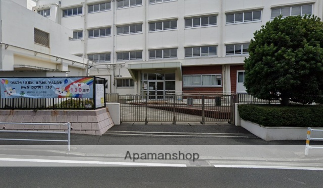 小学校　横浜市立川上小学校（小学校）まで601m