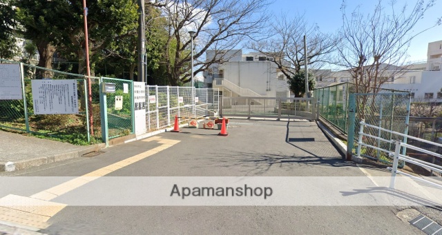 中学校　横浜市立秋葉中学校（中学校）まで759m