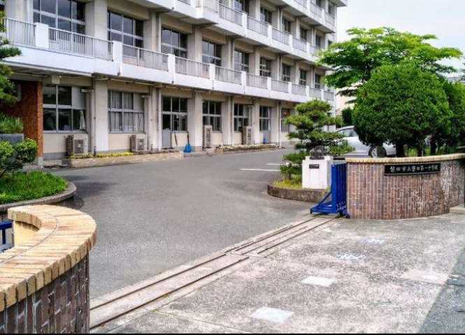 中学校　磐田第一中学校（中学校）まで122m