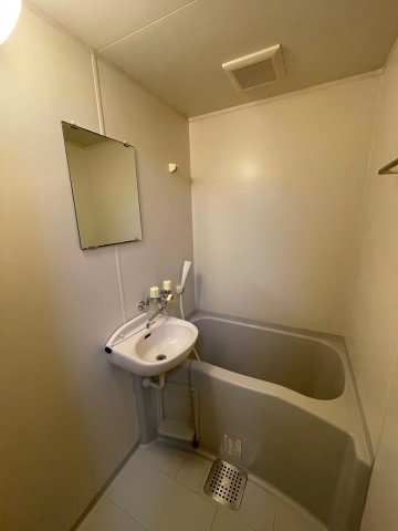 バス・シャワールーム　同物件の別部屋になります。