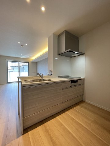 キッチン　写真は同タイプの206号室です