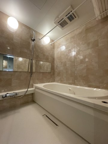 バス・シャワールーム　写真は同タイプの206号室です