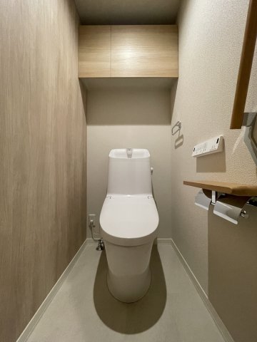 トイレ　写真は同タイプの206号室です