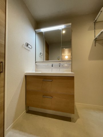 洗面設備　写真は同タイプの206号室です