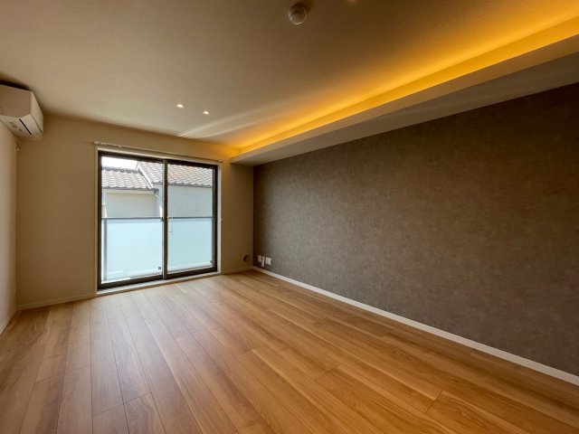 居室・リビング　写真は同タイプの206号室です