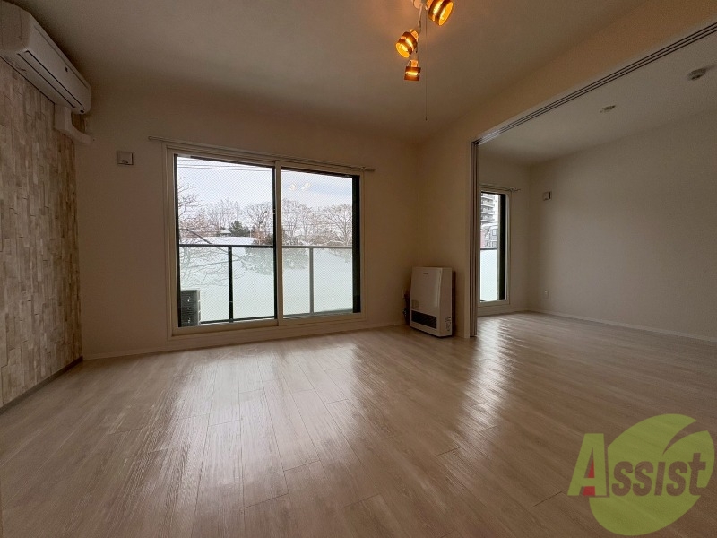 居室・リビング　広々としたリビングですね。使い勝手がよさそうですね！