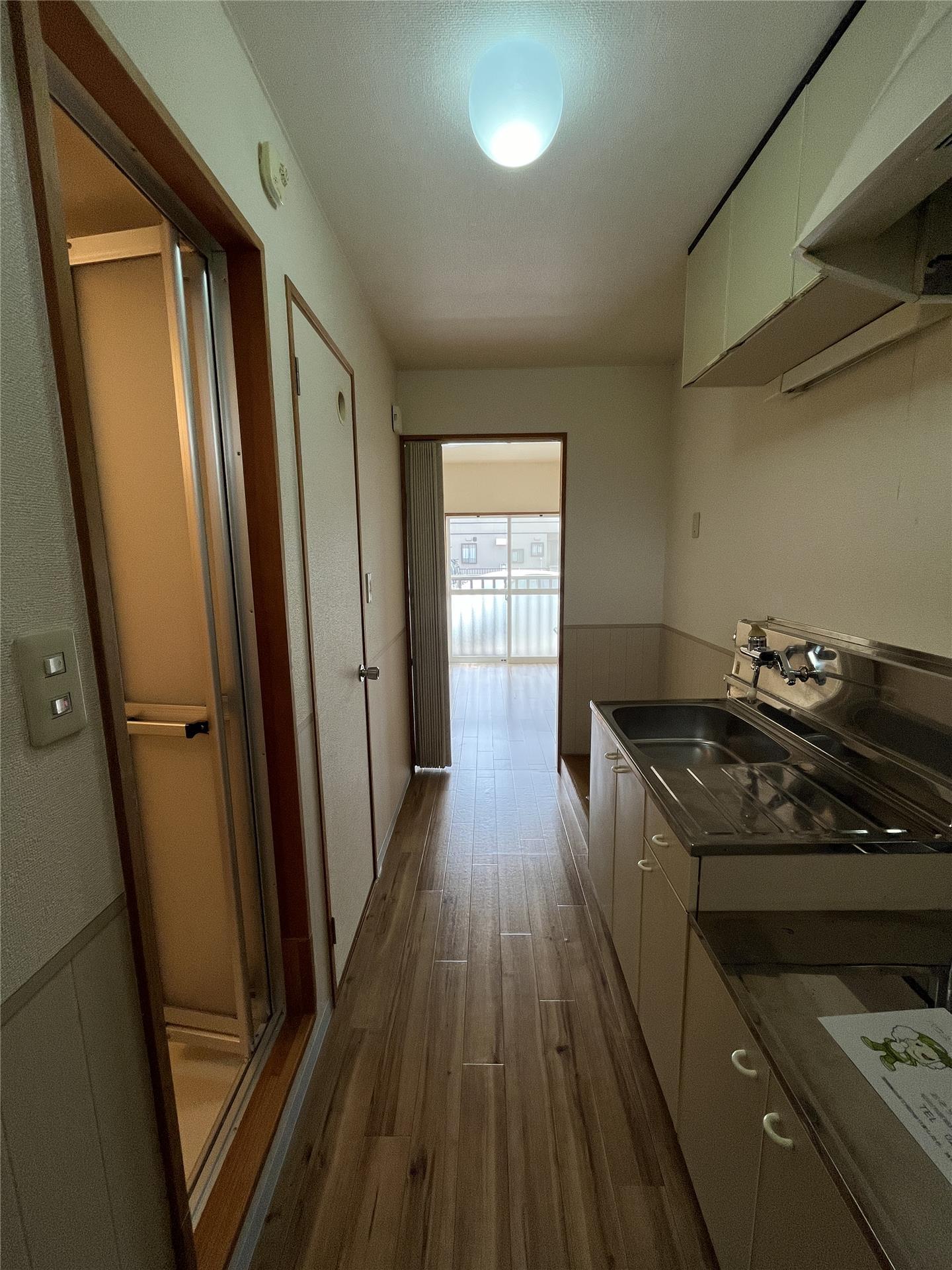 玄関　写真は別部屋です。