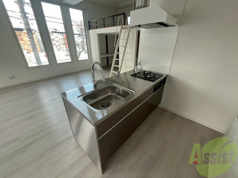 キッチン　対面キッチンになっているので料理しながらＴＶも見れますよ～。