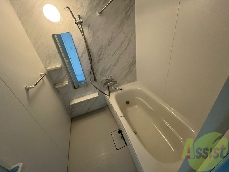 バス・シャワールーム　お風呂になります。一日の疲れを癒してくださいね。