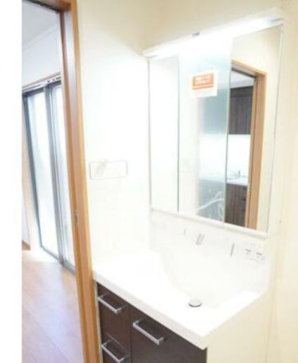 洗面設備　独立洗面台あり、毎朝おしゃれに忙しい女性の方におすすめです
