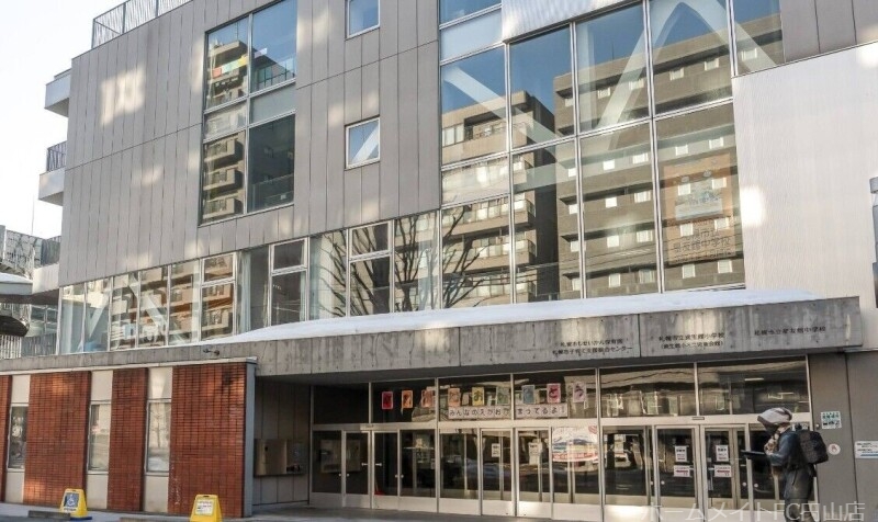 中学校　札幌市立星友館中学校（中学校）まで1190m