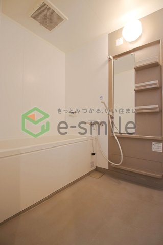 バス・シャワールーム　コンパクトで使いやすいお風呂です