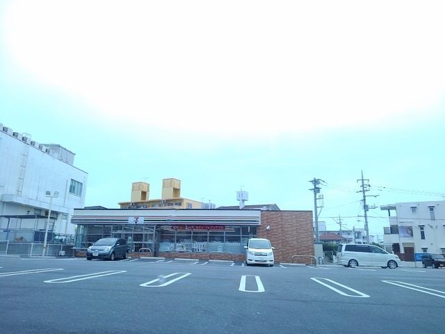 コンビニ　セブンイレブン沖縄美里店（コンビニ）まで450m