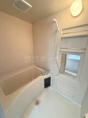 バス・シャワールーム　コンパクトで使いやすいお風呂です