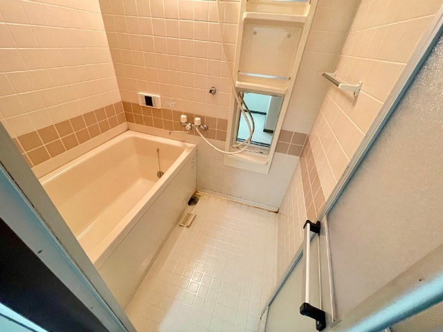 バス・シャワールーム　追い焚き機能付のお風呂です