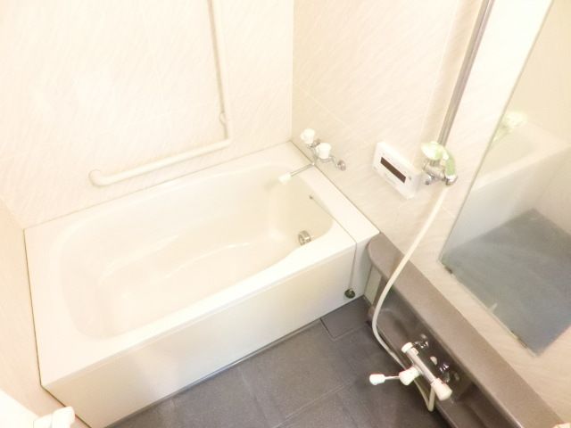 バス・シャワールーム　追焚付きのバスルームです