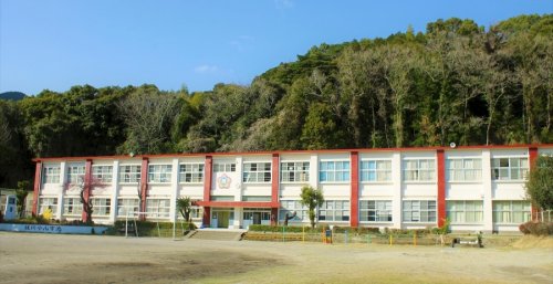 小学校　鹿屋市立祓川小学校（小学校）まで1063m