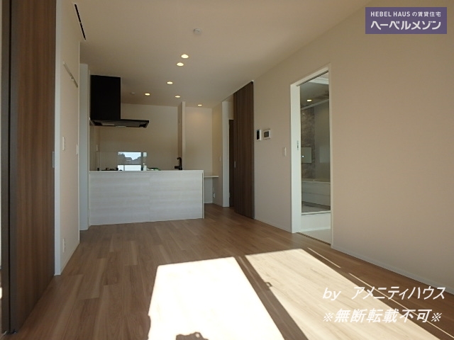 居室・リビング　●太陽サンサンのリビングスペース。