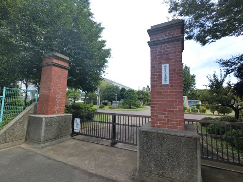 小学校　成田市立三里塚小学校（小学校）まで974m