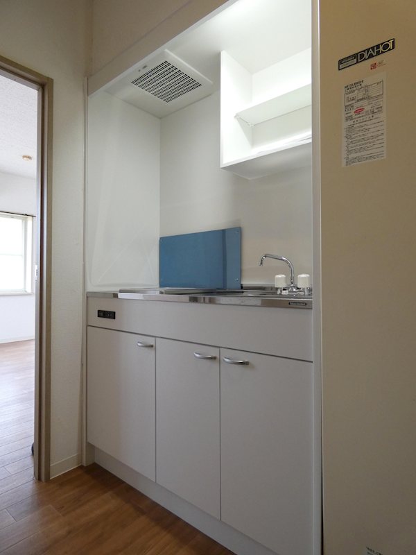 キッチン　※同タイプ、別部屋