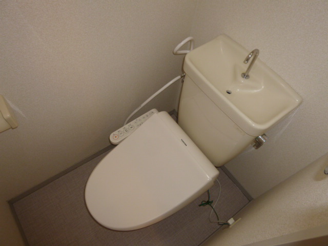 トイレ　温水洗浄便座