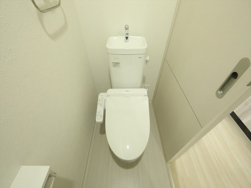トイレ　温水洗浄暖房便座付トイレ