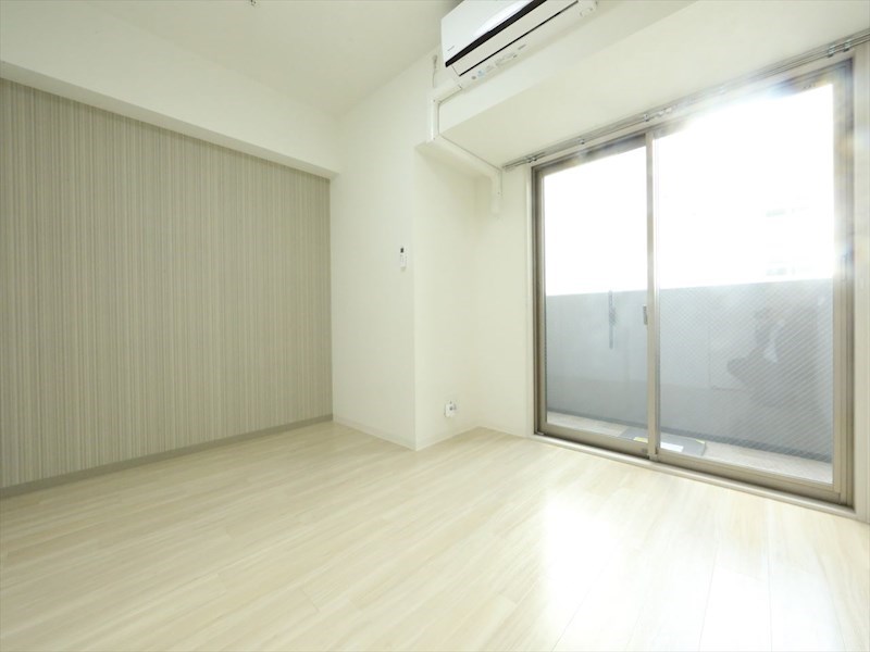 バルコニー　洋室7.1帖　エアコン完備　バルコニー