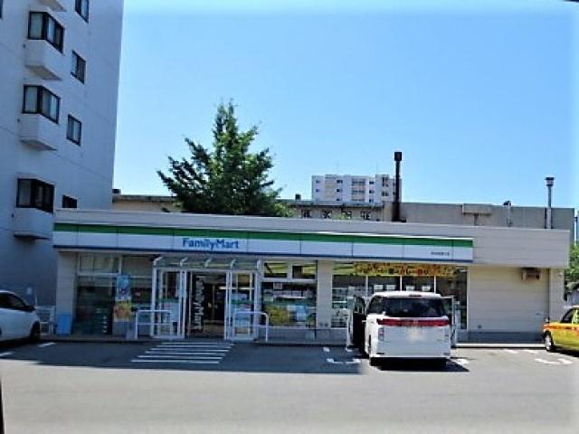 コンビニ　ファミリーマート秋田南通店（コンビニ）まで50m