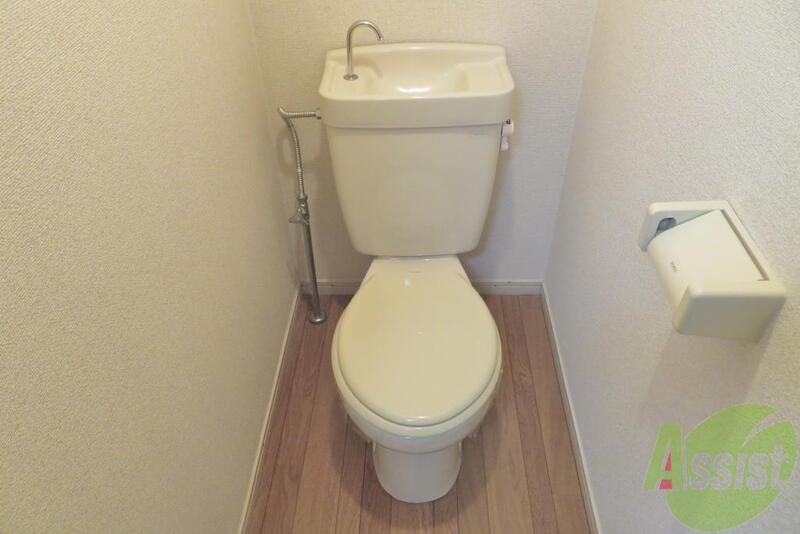 トイレ　トイレは温水洗浄はありませんが広さはイイ感じでした。