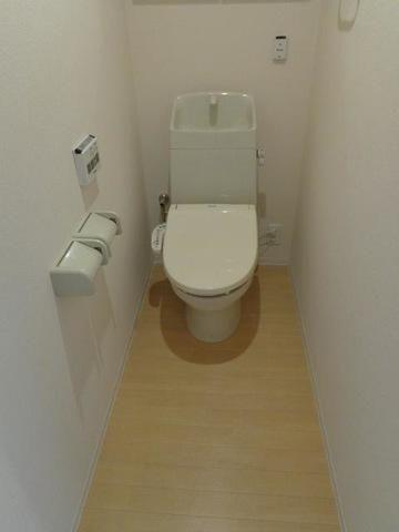 トイレ　温水洗浄便座