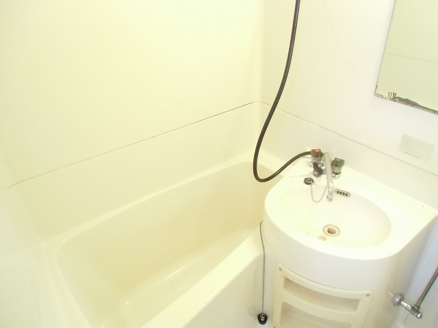 バス・シャワールーム　バスタブあります