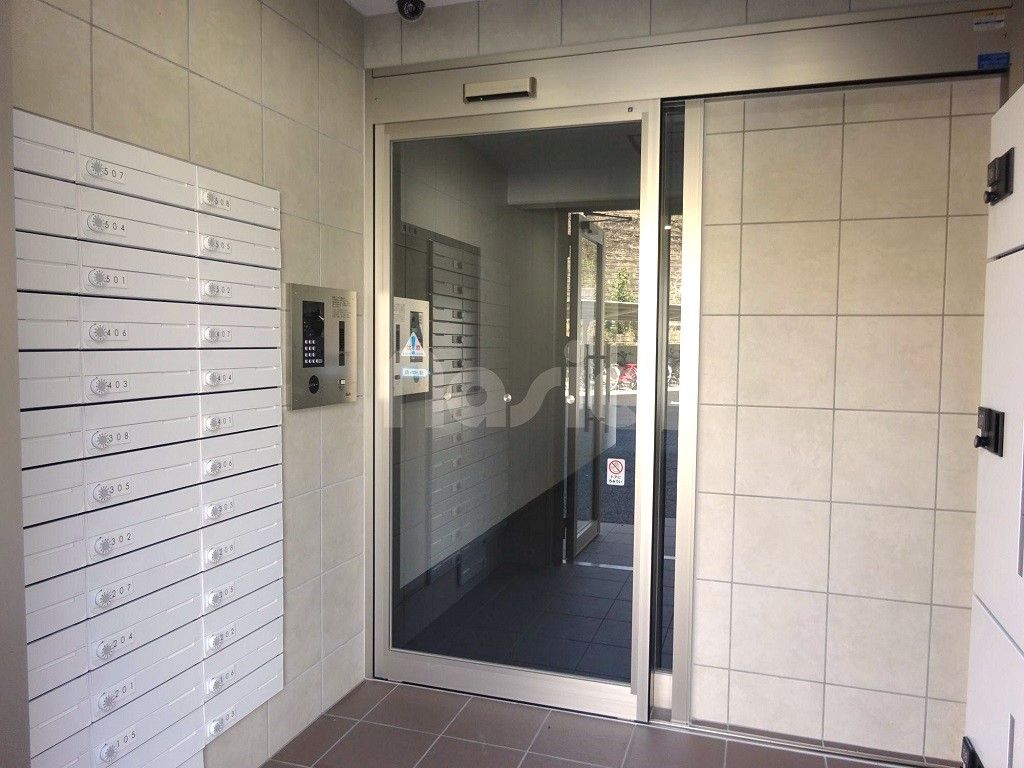 エントランス　オートロック付きでセキュリティ充実。