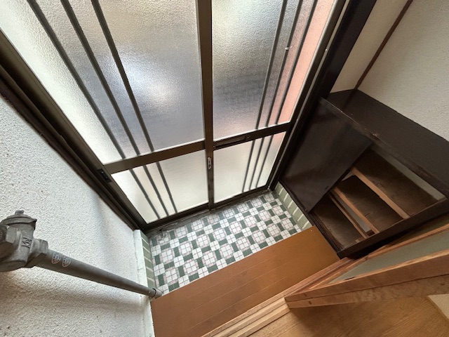 玄関　下駄箱付き