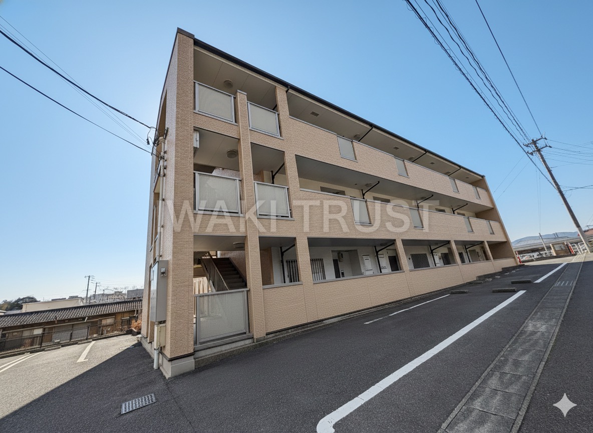建物外観　小学校目の前の3階建てマンション