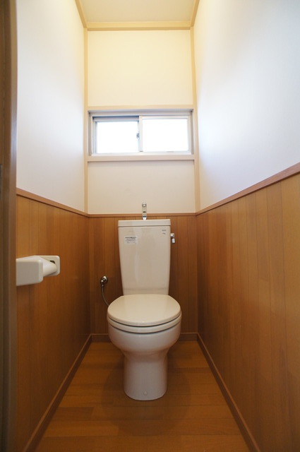 トイレ　※写真は反転タイプの室内。仕様・設備は現況優先です※